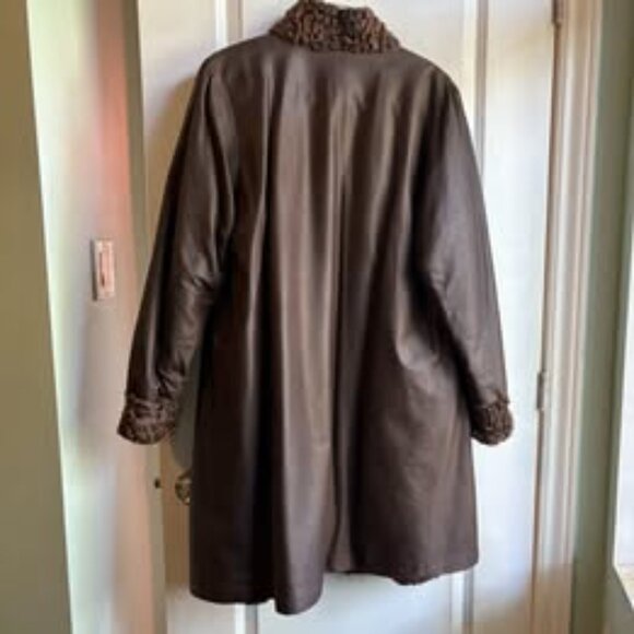 Élégant manteau vintage réversible – fourrure karakul & cuir chocolat - Picture 10 of 10